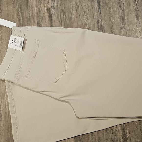 Women Beige Jeans - Picture 14 of 16